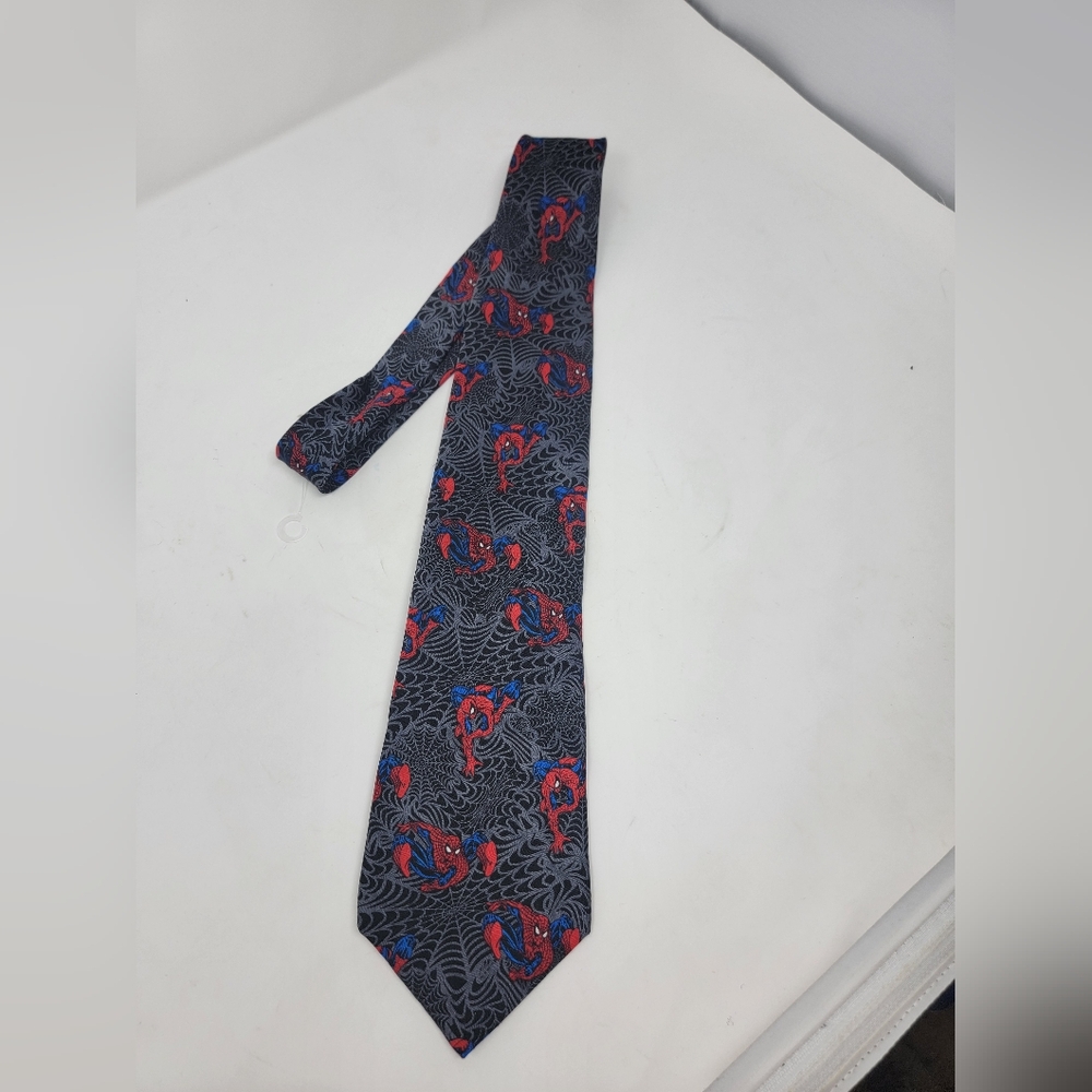 Vintage 1999 Spider-Man Web Crawling Neck Tie Marvel RM Style